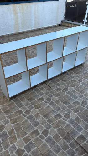Estante de livros horizontal