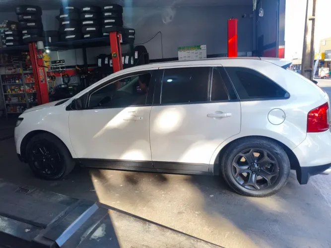 Roda aro 18 com pneus e com sensores de pressão original