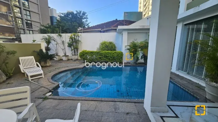 Casa à venda no Centro com 4 dormitórios