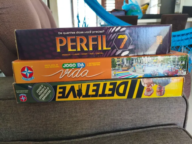 3 jogos de Tabuleiro - Perfil / Jogo da Vida / Detetive