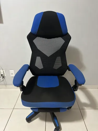Vendo cadeira Gamer ergonômica com 11 meses de uso