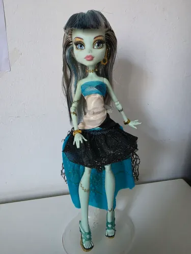 Monster High Frankie 13 wishes incompleta