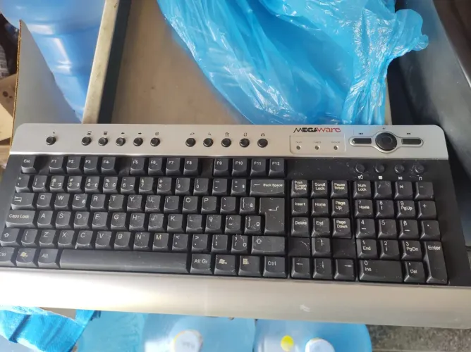 CPU, teclado e mouse
