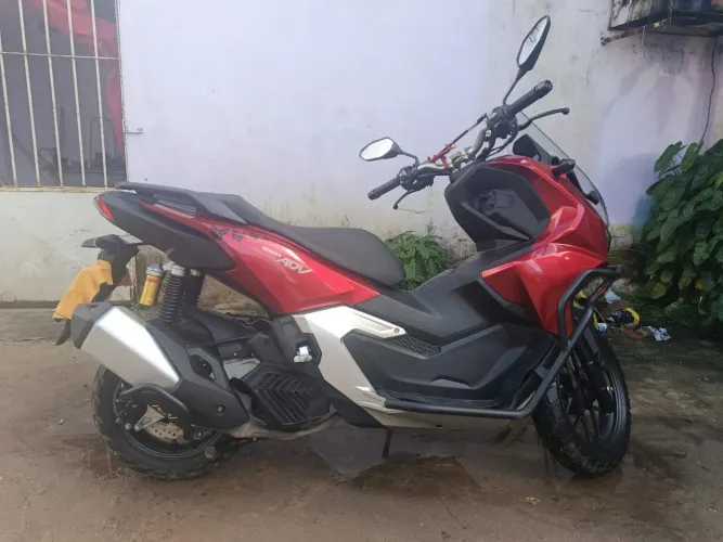 Honda ADV 2025 vermelho