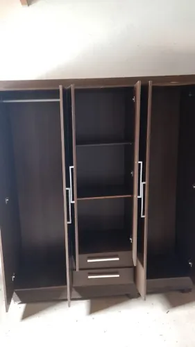 Guarda roupa quase novo