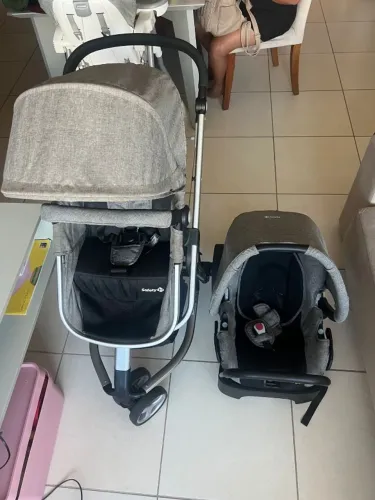 Carrinho e bebê conforto