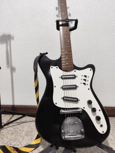 Aceito baixolao. Guitarra Rara Tonate Rei ( aceito troca Baixo 4 cordas, cubo, tablet)