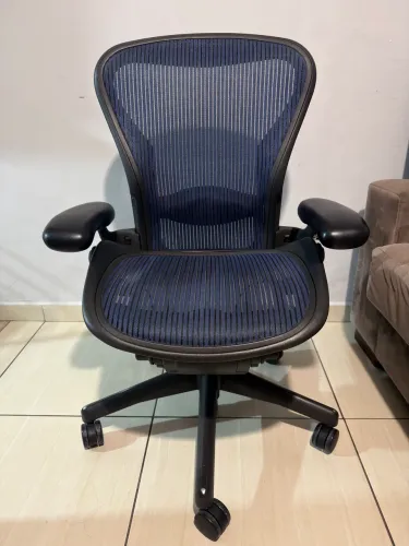 Cadeira Herman Miller Aeron Clássica B Cobalt Semi completa 