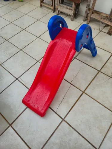 Escorregador infantil