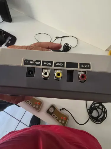 Console Micro Genius IQ-501 (Famiclone) + 2 Controles + 4 Cartuchos + Cabos