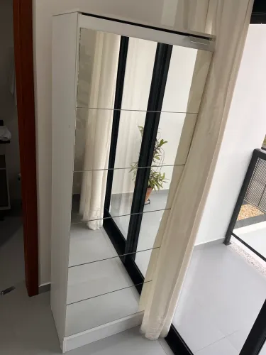 Sapateira com espelho 