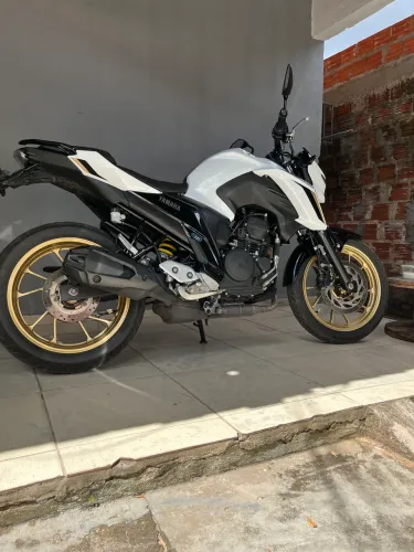 Vendo Yamaha FZ250 2025.
