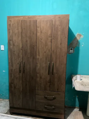 Vendo cama box e guarda-roupa de duas portas