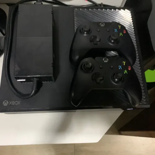 XBOX ONE 500GB FONTE ORIGINAL E 2 CONTROLES + JOGOS !!!