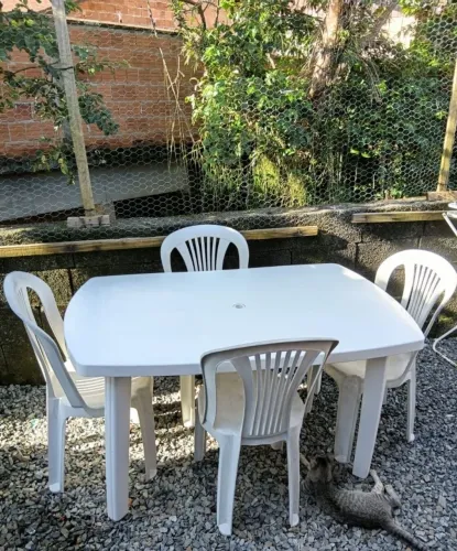 Mesa com 4 cadeiras desmontável