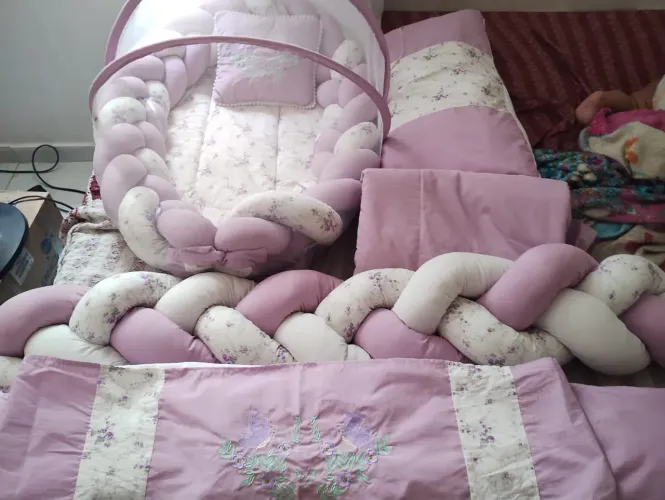 Vendo kit berço , ninho e almofada de amamentação ! 