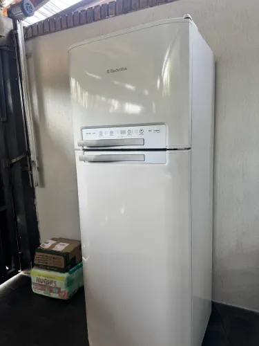Vendo geladeira Electrolux 430 litros