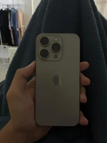 IPHONE 15 PRO 256g COR TITÂNIO NATURAL (SEMINOVO)