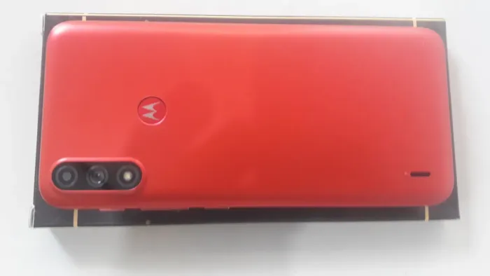 Vendo celular semi-novo, moto e7power funcionando tudo perfeitamente.