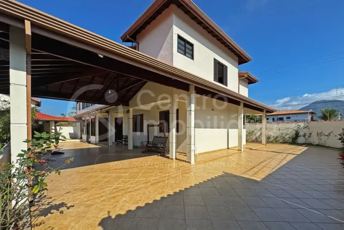CASA à venda com 7 quartos em Peruíbe, no bairro Balneario Barra de Jangada