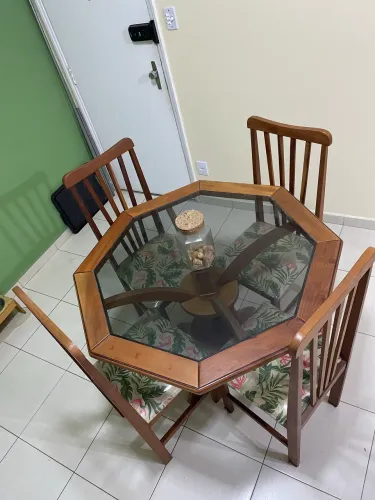 Mesa de jantar madeira com tampo de vidro