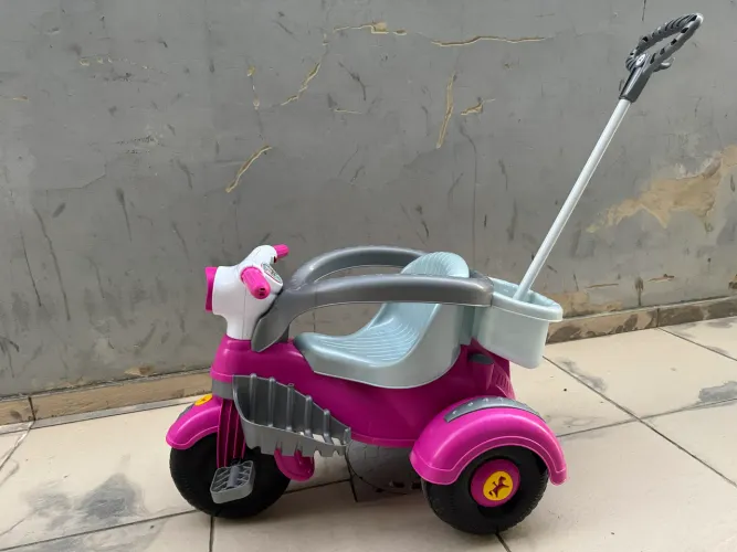 Carrinho Motoca Velocita Classic Calesita Passeio e Pedal Infantil