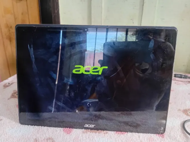 Vende este tablet acer pra conserto ou peças como esta nas fotos nao sai desta tela .