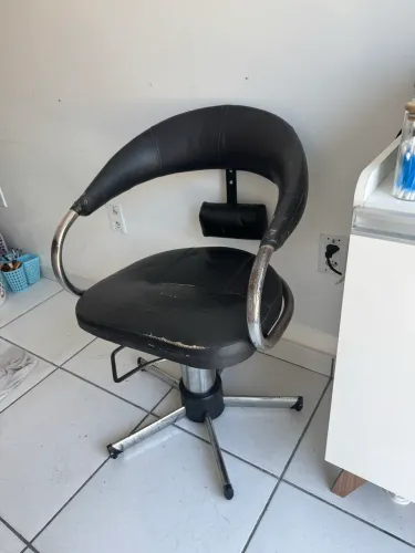 Vendo cadeira de cabeleireira 