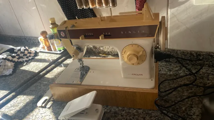 Máquina de costura Singer facilita zig zag