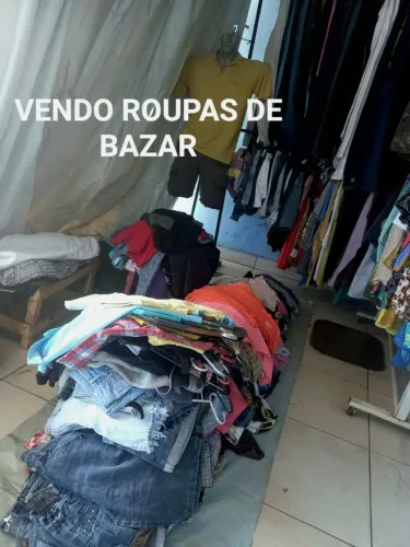 Todas essas roupas de bazar a venda