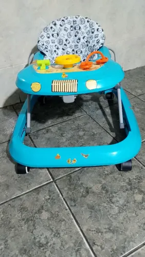 Andador Tutti Baby Musical com as Rodinhas de Gel Antiderrapante novas.