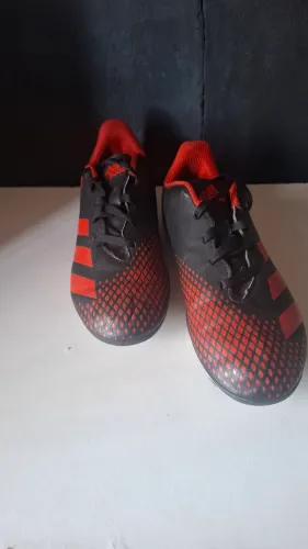Adidas Predator 20.4 TF Infantil preta e vermelha<br><br>vermelha.