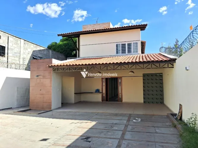 Casa Dúplex com 04 quartos, 03 suítes e D.C.E para Aluguel | Bairro Ininga