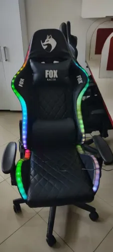 ? CADEIRA GAMER FOX RACER COM LED RGB ?