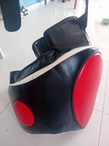 Protetor de coxa profissional..em ótimo estado. Ideal para treinos com chutes