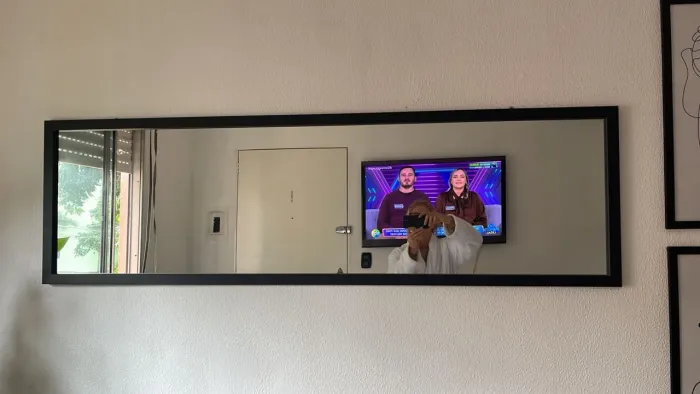 Espelho, e dois quadros