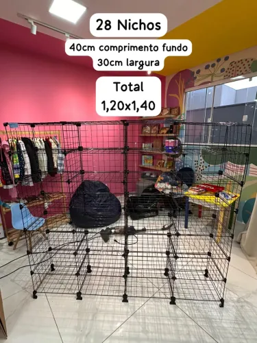 Estante atanada com 30 nichos + 02 expositor