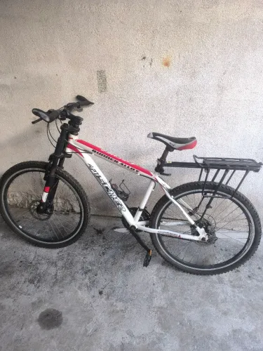 Bicicleta Hummer Alloy Aro 26 com Freio a Disco e Bagageiro