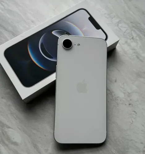 iPhone 16e