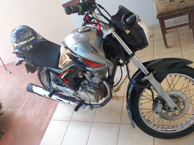 Fan 150 ESDi + 1 capacete . X carro, uno, corsa , strada, pampa...