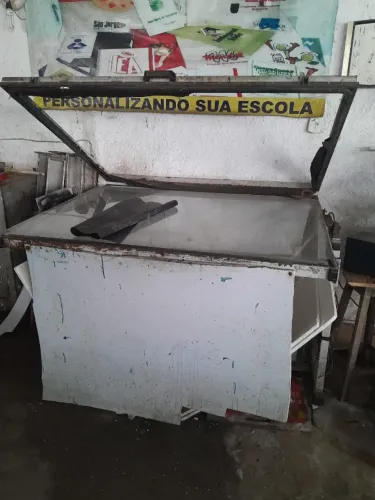 Estufa e mesa reveladora para serigrafia