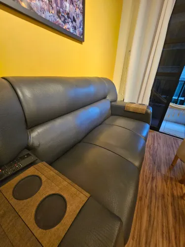 Sofá preto 3 lugares