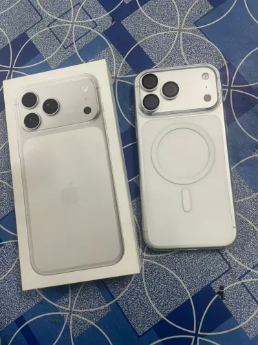 iPhone 17 Pro Max - Prateado (256gb)