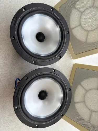 Caixas de Som de Teto KEF - Alta Fidelidade | Som Premium