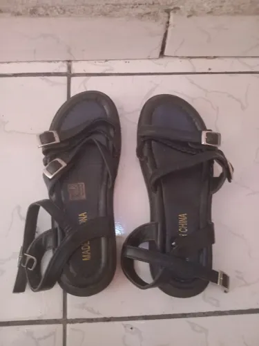 Vendo chinela pouco tempo de uso