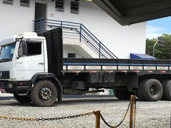 Frete caminhão Jlle. *