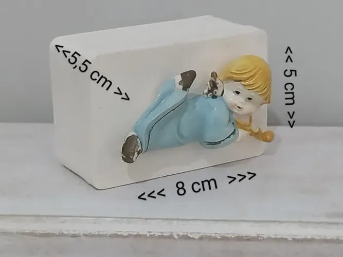 Caixinha para terço e orações. <br>Feita em goma laca.<br>Delicada decoração de anjo