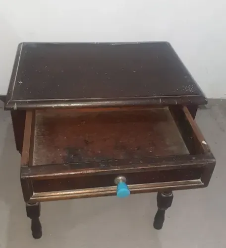 Criado Mudo/Mesa de Cabeceira Rústica Antiga item para Colecionador