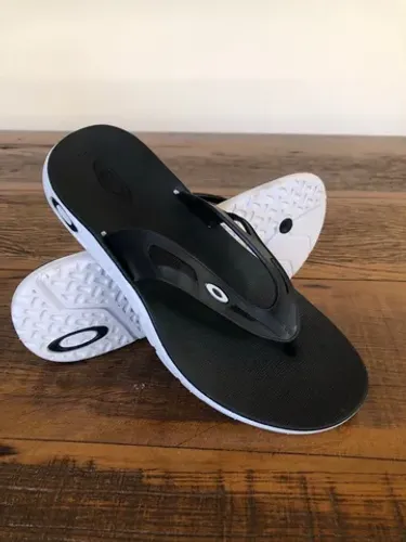 Chinelo OAKLEY
