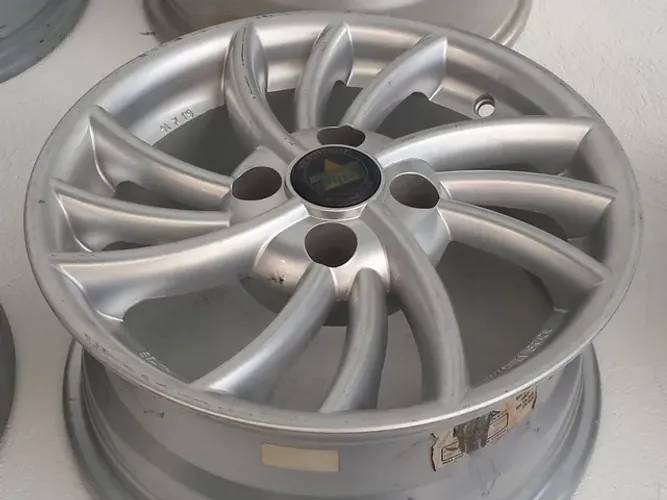 Roda aro 14 raiada prata Chevrolet Corsa jogo 4x100
